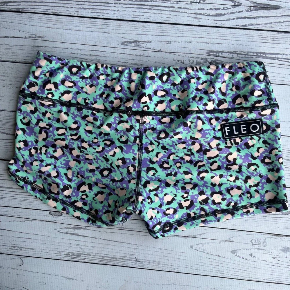 FLEO‎ Womens Large Leopard Print Athletic Booty Shorts CrossFit Gym Yoga Fitness